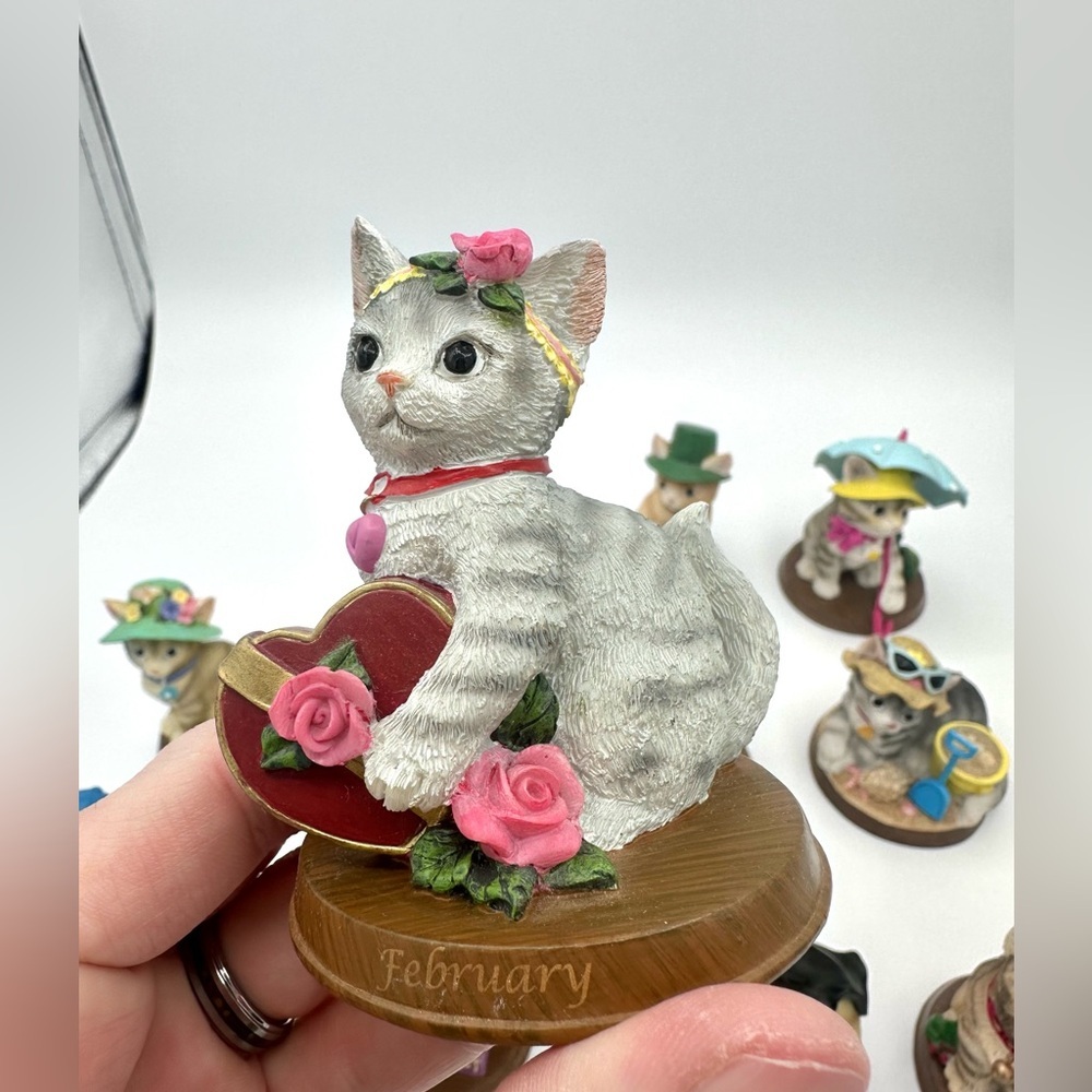 The Bradford Exchange Cat Purr-fect Perpetual Calendar Figures - Missing Jan - Picture 2 of 16